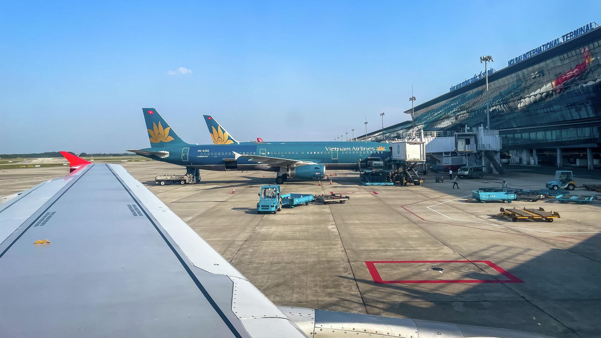 Máy bay tại một sân bay ở Việt Nam. - Sputnik Việt Nam, 1920, 12.12.2025