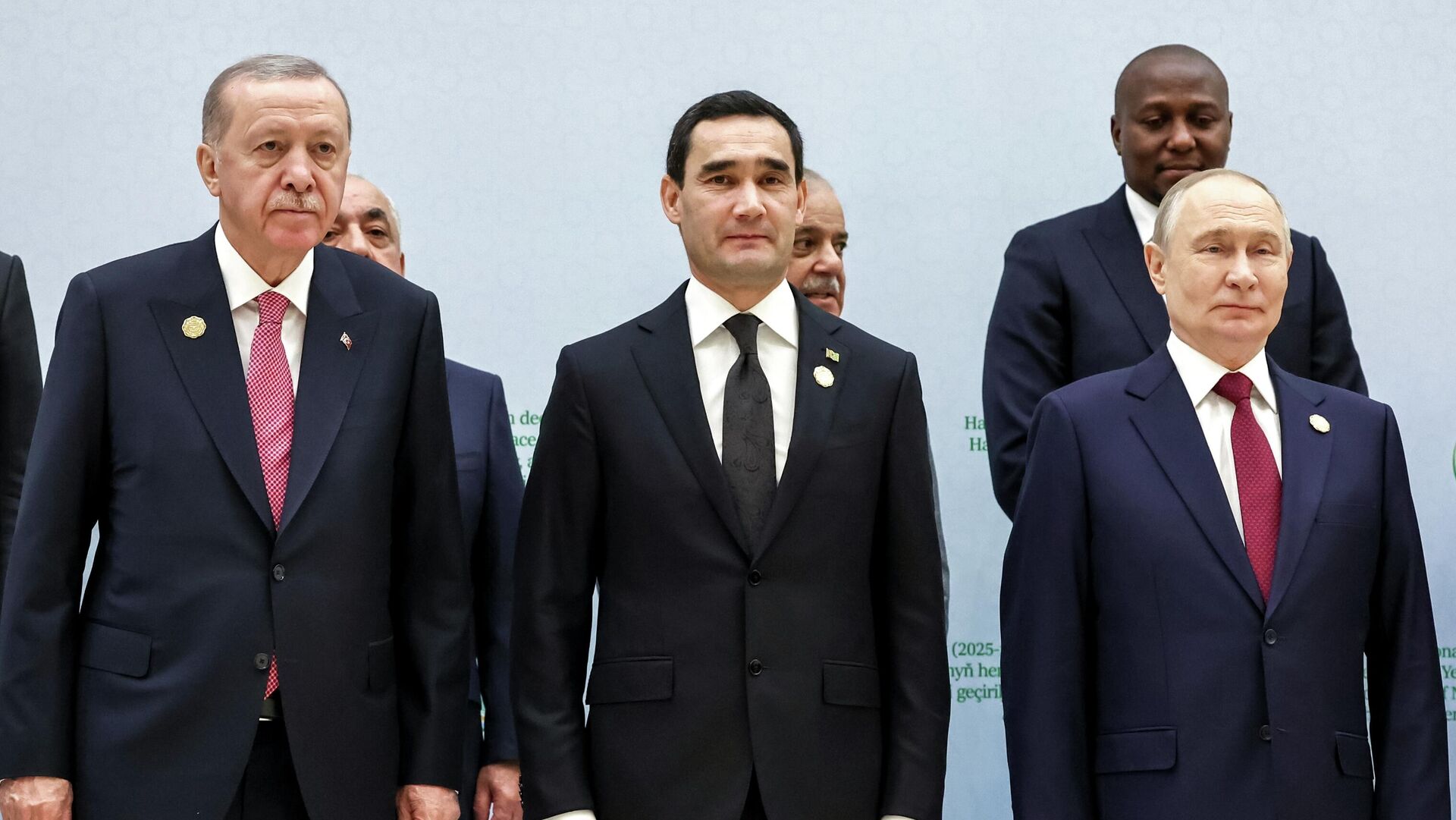 Chuyến thăm làm việc của Tổng thống Nga Vladimir Putin tới Turkmenistan Chuyến thăm làm việc của Tổng thống Nga Vladimir Putin tới Turkmenistan - Sputnik Việt Nam, 1920, 12.12.2025