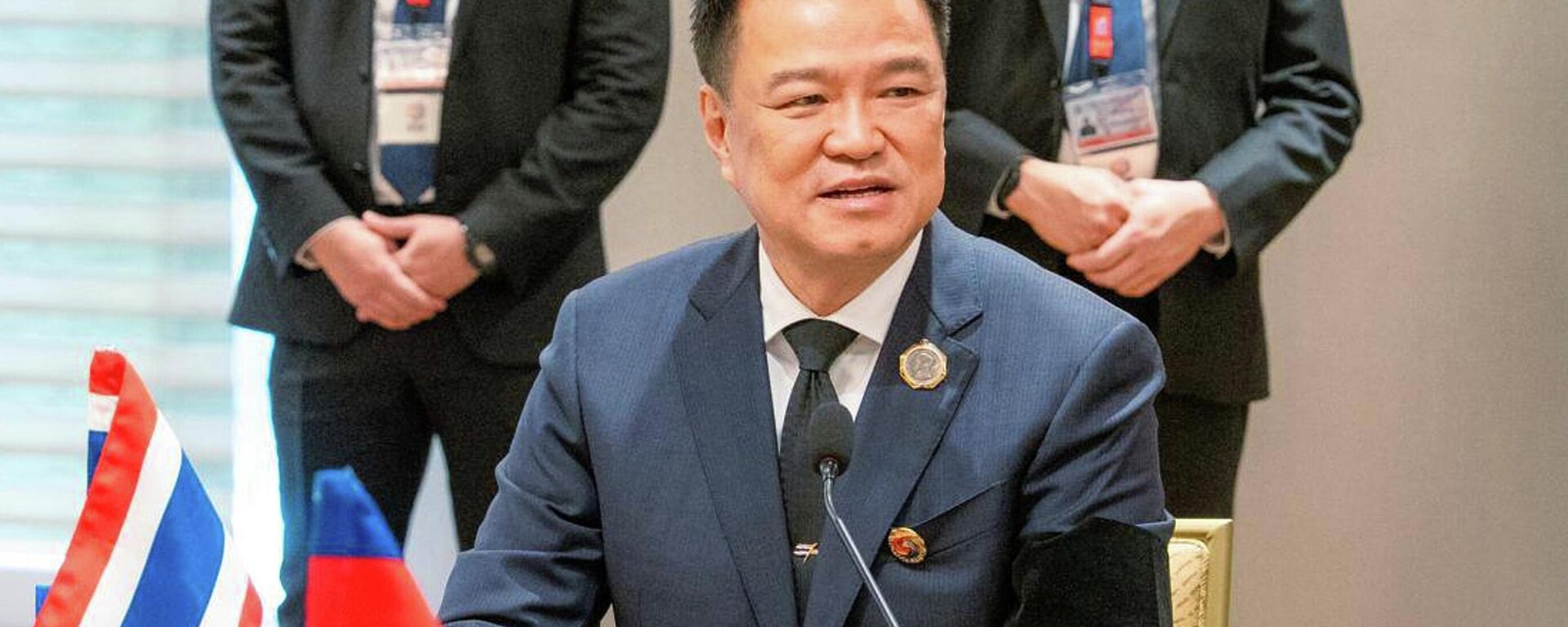 Thủ tướng Thái Lan Anutin Charnvirakul tham dự cuộc gặp với người đồng cấp Campuchia, Thủ tướng Hun Manet, tại Kuala Lumpur, Malaysia, thứ Ba, ngày 28 tháng 10 năm 2025. - Sputnik Việt Nam, 1920, 13.12.2025