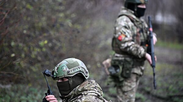 Công tác của các binh sĩ thông tin thuộc Quân đoàn 25 Nga tại hướng Krasnyi Lyman trong chiến dịch quân sự đặc biệt Công tác của các binh sĩ thông tin thuộc Quân đoàn 25 Nga tại hướng Krasnyi Lyman trong chiến dịch quân sự đặc biệt - Sputnik Việt Nam