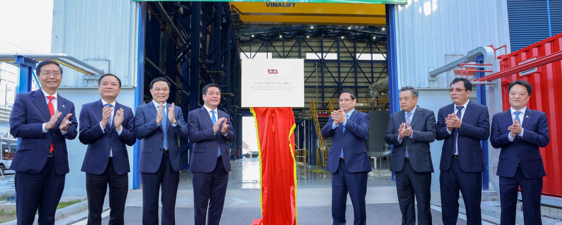 Thủ tướng cùng lãnh đạo Đảng, Nhà nước gắn biển công trình chào mừng Đại hội Đảng toàn quốc lần thứ XIV Thủ tướng cùng lãnh đạo Đảng, Nhà nước gắn biển công trình chào mừng Đại hội Đảng toàn quốc lần thứ XIV - Sputnik Việt Nam, 1920, 14.12.2025