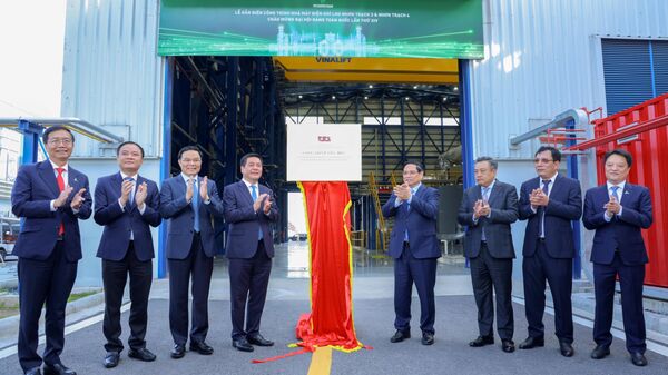 Thủ tướng cùng lãnh đạo Đảng, Nhà nước gắn biển công trình chào mừng Đại hội Đảng toàn quốc lần thứ XIV - Sputnik Việt Nam