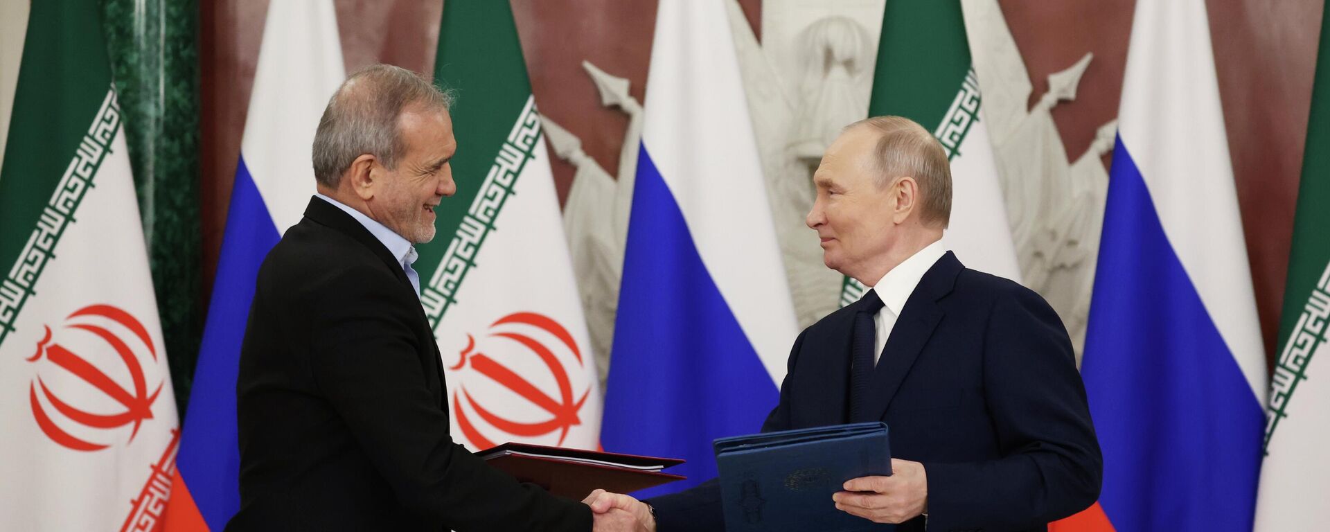Lễ ký kết Hiệp định Đối tác Chiến lược Toàn diện giữa Nga và Iran - Sputnik Việt Nam, 1920, 18.12.2025