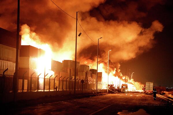 Vụ nổ tại cảng Shahid Rajaee gần Bandar Abbas, Iran - Sputnik Việt Nam