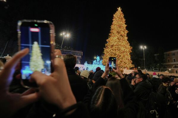Cây thông Giáng sinh ở Rome, Italy - Sputnik Việt Nam