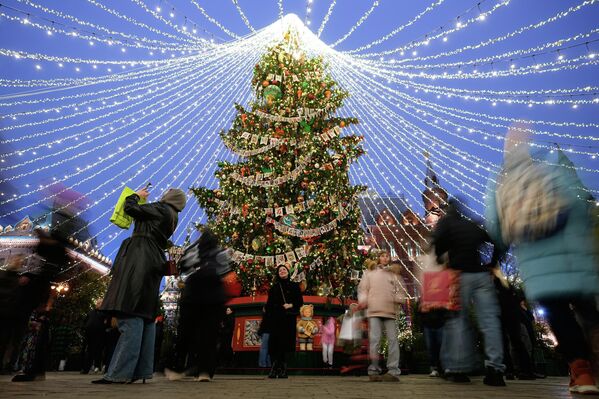 Cây thông Giáng sinh ở Moskva, Nga - Sputnik Việt Nam