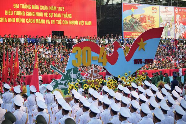 Diễu binh kỷ niệm 50 năm kết thúc Chiến tranh Việt Nam tại TP Hồ Chí Minh - Sputnik Việt Nam