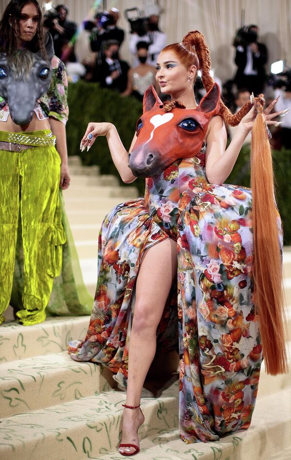 Kim Petras tham dự Met Gala 2021 tại Thành phố New York, Hoa Kỳ - Sputnik Việt Nam