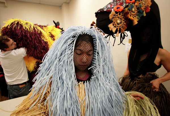 Sinh viên Đại học Bắc Texas Monica Oh mặc trang phục ngựa ở Denton, Hoa Kỳ, 2012 - Sputnik Việt Nam