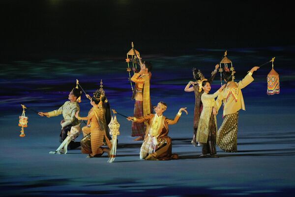 Các vũ công biểu diễn trong lễ khai mạc SEA Games 33 tại Bangkok, Thái Lan - Sputnik Việt Nam