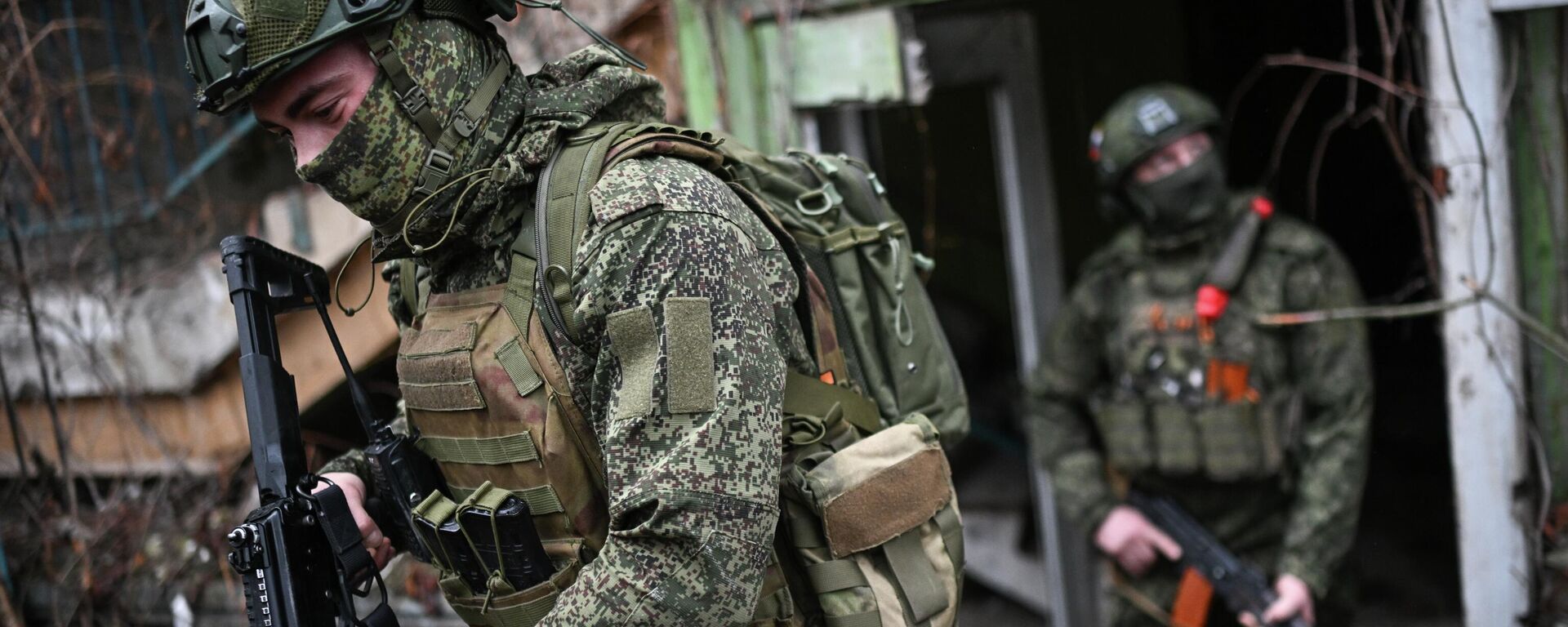 Công tác của các binh sĩ thông tin thuộc Quân đoàn 25 Nga tại hướng Krasnyi Lyman trong chiến dịch quân sự đặc biệt - Sputnik Việt Nam, 1920, 16.12.2025