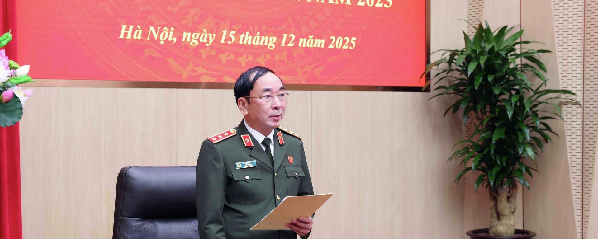 Thượng tướng Trần Quốc Tỏ, Thứ trưởng Bộ Công an phát biểu - Sputnik Việt Nam, 1920, 15.12.2025