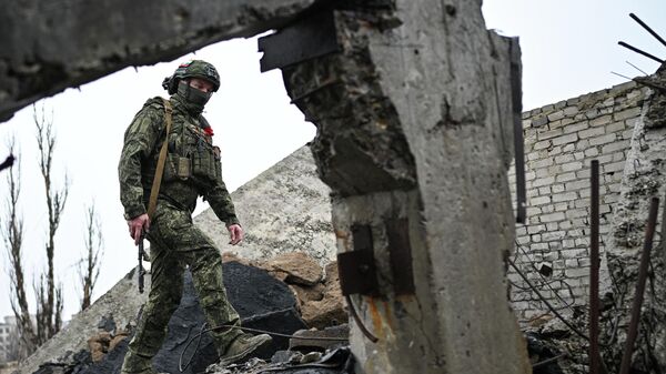 Công tác của các binh sĩ thông tin thuộc Quân đoàn 25 Nga tại hướng Krasnyi Lyman trong chiến dịch quân sự đặc biệt - Sputnik Việt Nam