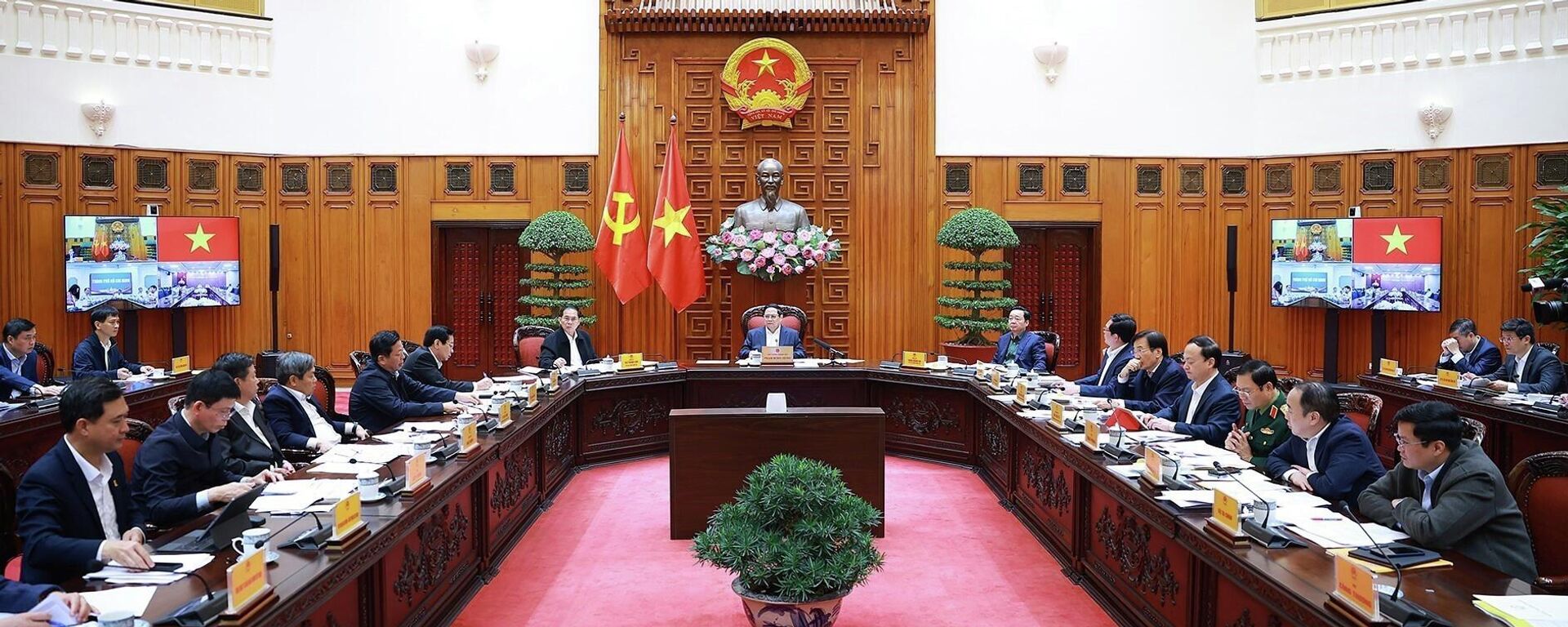 Thủ tướng Phạm Minh Chính chủ trì họp Thường trực Chính phủ về công tác chuẩn bị tổ chức Lễ khởi công, khánh thành, thông xe kỹ thuật các công trình, dự án trọng điểm - Sputnik Việt Nam, 1920, 16.12.2025
