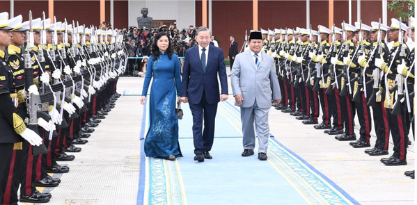 Tổng thống Prabowo Subianto tiễn Tổng Bí thư Ban Chấp hành Trung ương Đảng Cộng sản Việt Nam Tô Lâm và phu nhân Ngô Phương Ly trước khi đoàn rời đi Singapore.Năm 2025 đánh dấu sự kiện Việt Nam thiết lập quan hệ ngoại giao với 193 quốc gia trên thế giới (trong đó Đối tác Chiến lược Toàn diện 14 nước, Đối tác Chiến lược 25 nước). - Sputnik Việt Nam