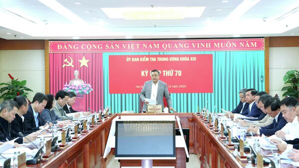 Đồng chí Trần Sỹ Thanh, Ủy viên Trung ương Đảng, Chủ nhiệm Ủy ban Kiểm tra Trung ương chủ trì Kỳ họp - Sputnik Việt Nam