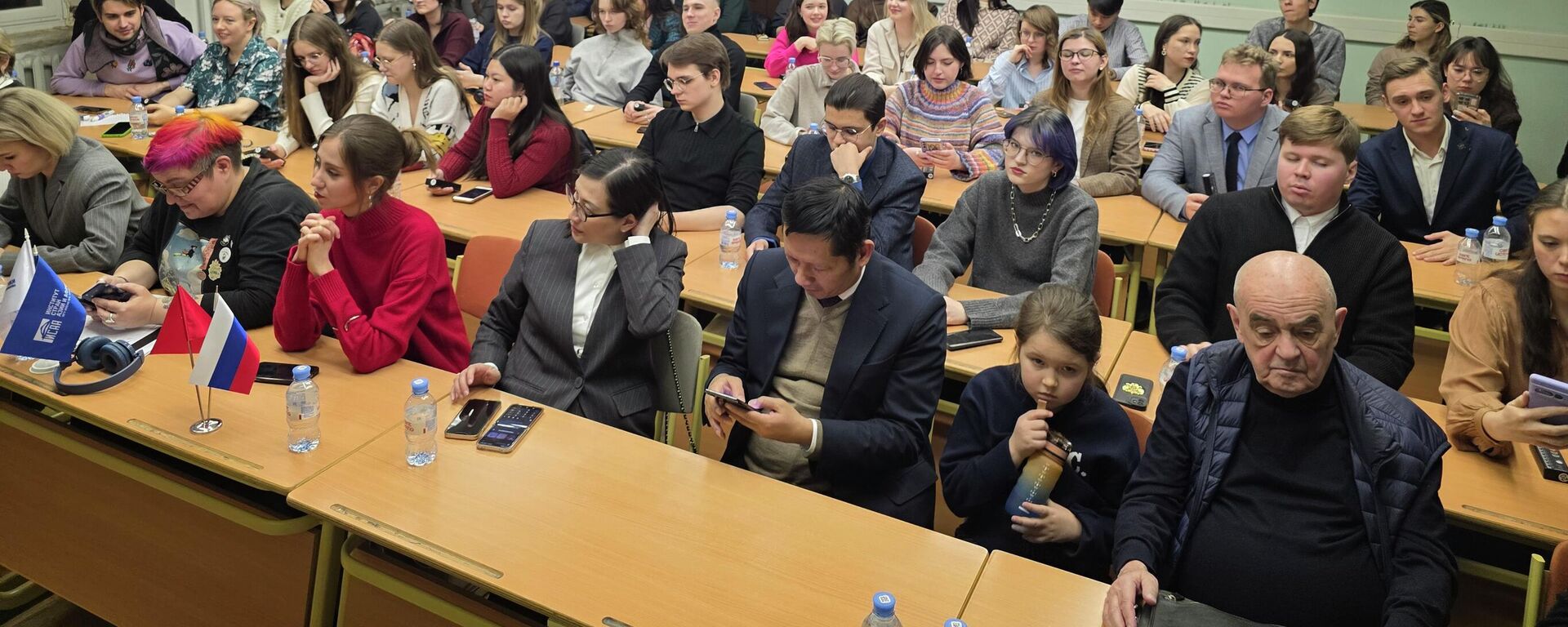 Cuộc thi trắc nghiệm đa phương tiện về Việt Nam lần thứ hai đã diễn ra ở Matxcơva, trong Viện Các nước Á-Phi (IAAS) trực thuộc Đại học Tổng hợp Quốc gia Matxcơva - Sputnik Việt Nam, 1920, 16.12.2025