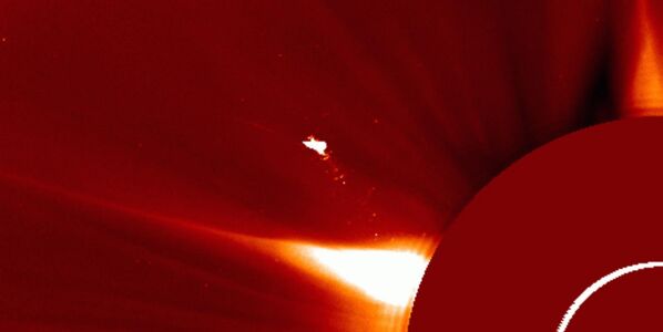 Bức ảnh bí ẩn "Chim trên Mặt Trời" được chụp bởi kính thiên văn LASCO - Sputnik Việt Nam