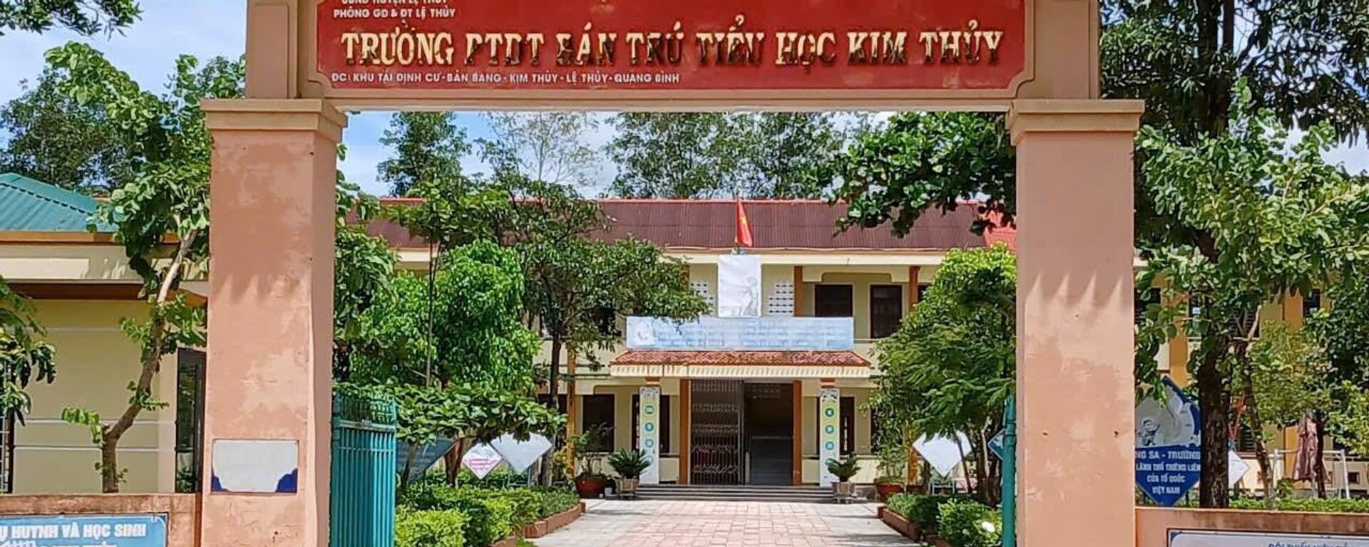 Trường PTDTBT Tiểu học Kim Thuỷ - nơi để xảy ra vụ ngộ độc tập thể.
 - Sputnik Việt Nam, 1920, 17.12.2025