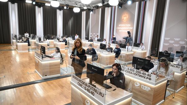 Hoạt động của tổng đài đường dây nóng với Tổng thống Nga Vladimir Putin - Sputnik Việt Nam