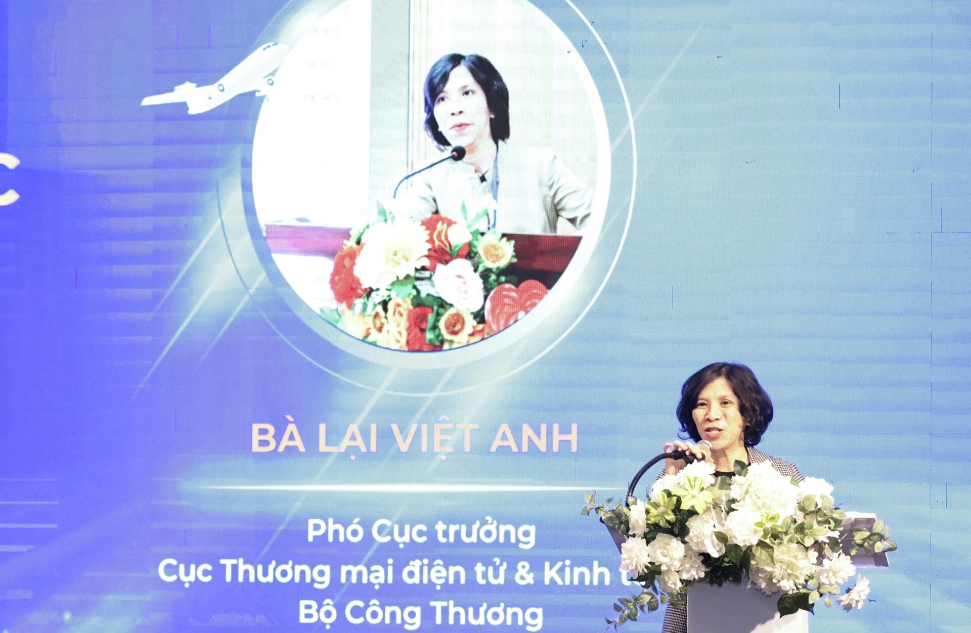 Bà Lại Việt Anh, Phó Cục trưởng Cục TMĐT và Kinh tế số, Bộ Công Thương phát biểu - Sputnik Việt Nam, 1920, 18.12.2025