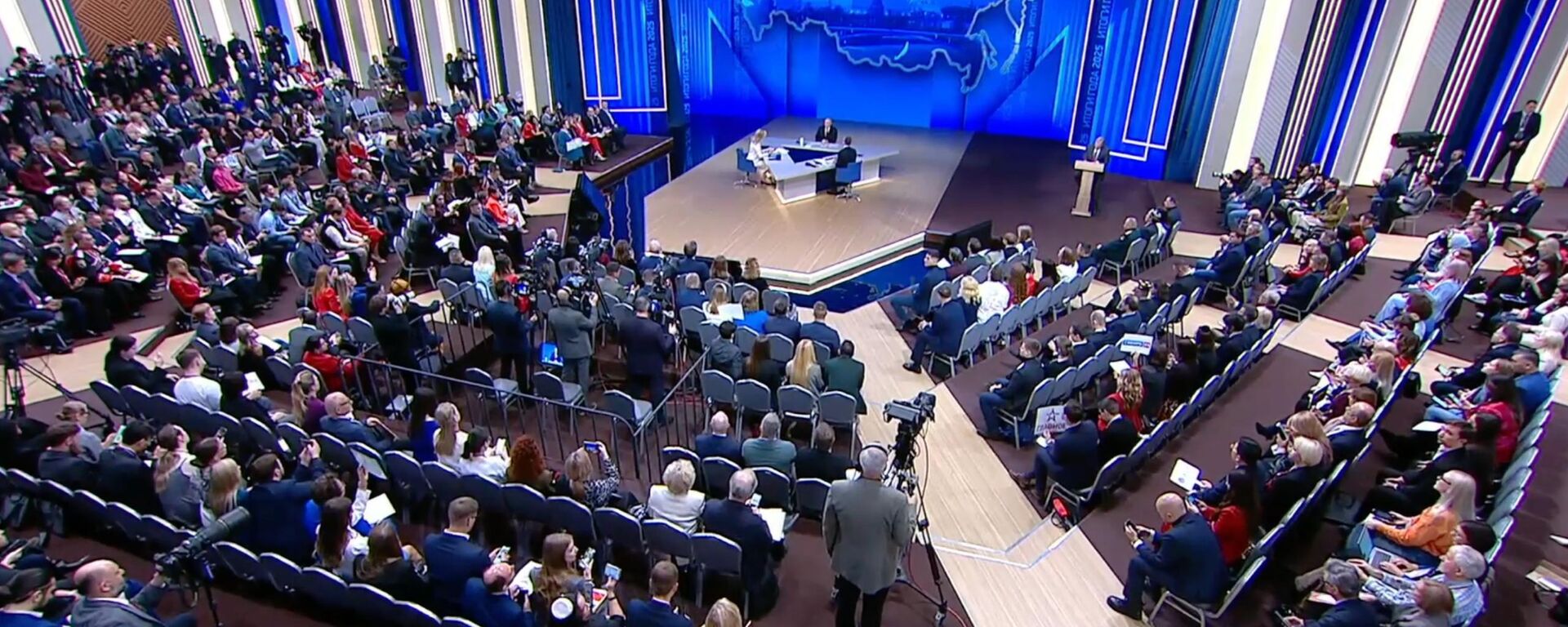 Tổng thống Nga Vladimir Putin: Nga sẵn sàng và mong muốn chấm dứt xung đột ở Ukraina bằng các biện pháp hòa bình - Sputnik Việt Nam, 1920, 19.12.2025