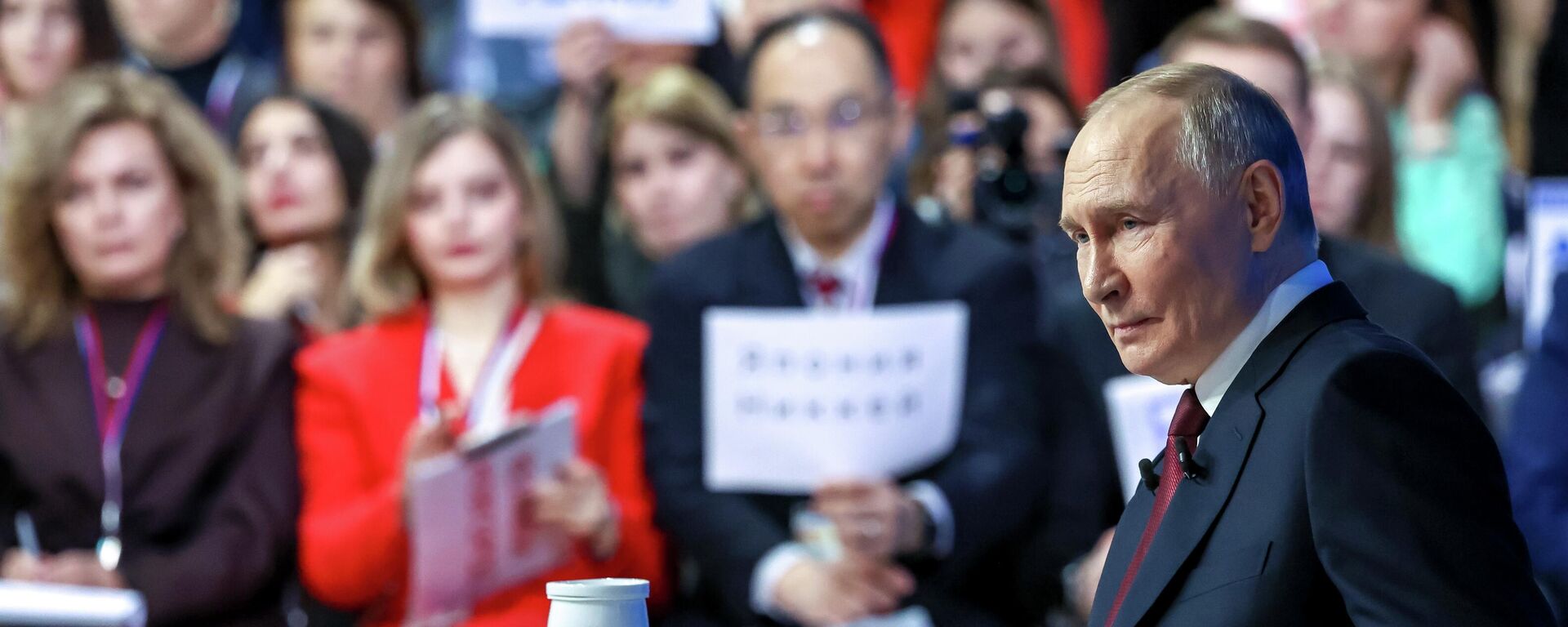 Tổng kết năm cùng Vladimir Putin 2025 - Sputnik Việt Nam, 1920, 19.12.2025