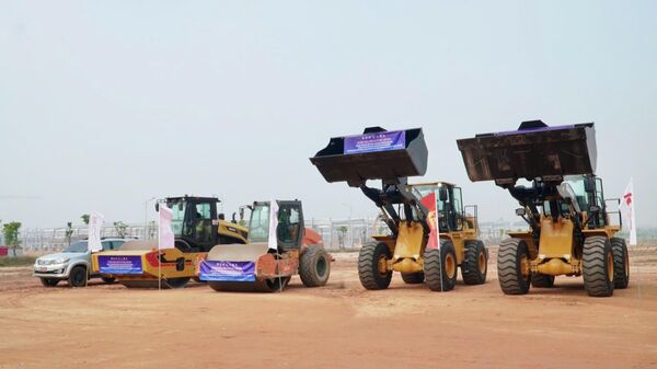 Các phương tiện máy móc tại lễ khởi công dự án
 - Sputnik Việt Nam