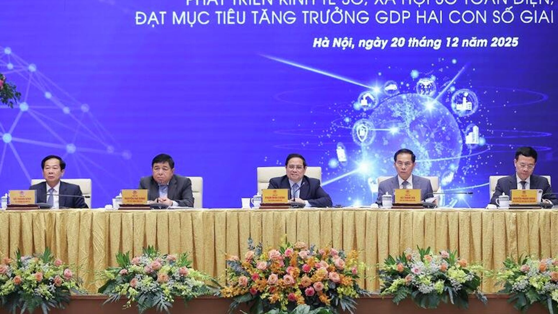 Cùng dự và chủ trì Diễn đàn có Phó Thủ tướng Bùi Thanh Sơn, Phó Thủ tướng Nguyễn Chí Dũng, Bộ trưởng Bộ Khoa học và Công nghệ Nguyễn Mạnh Hùng, Bộ trưởng Bộ Nội vụ Đỗ Thanh Bình Cùng dự và chủ trì Diễn đàn có Phó Thủ tướng Bùi Thanh Sơn, Phó Thủ tướng Nguyễn Chí Dũng, Bộ trưởng Bộ Khoa học và Công nghệ Nguyễn Mạnh Hùng, Bộ trưởng Bộ Nội vụ Đỗ Thanh Bình - Sputnik Việt Nam, 1920, 20.12.2025