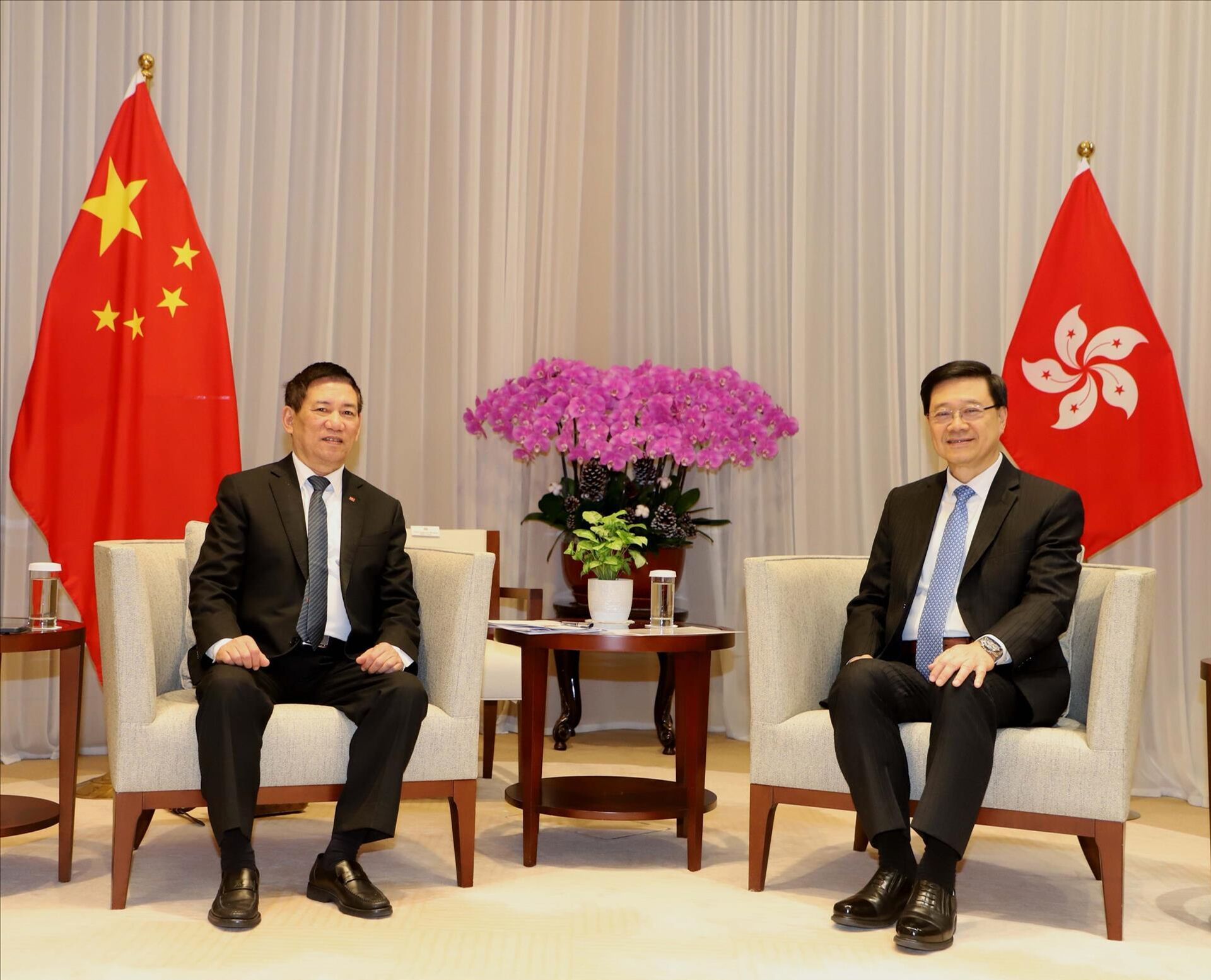   Phó Thủ tướng Hồ Đức Phớc gặp Trưởng đặc khu Hong Kong Lý Gia Siêu - Sputnik Việt Nam, 1920, 20.12.2025