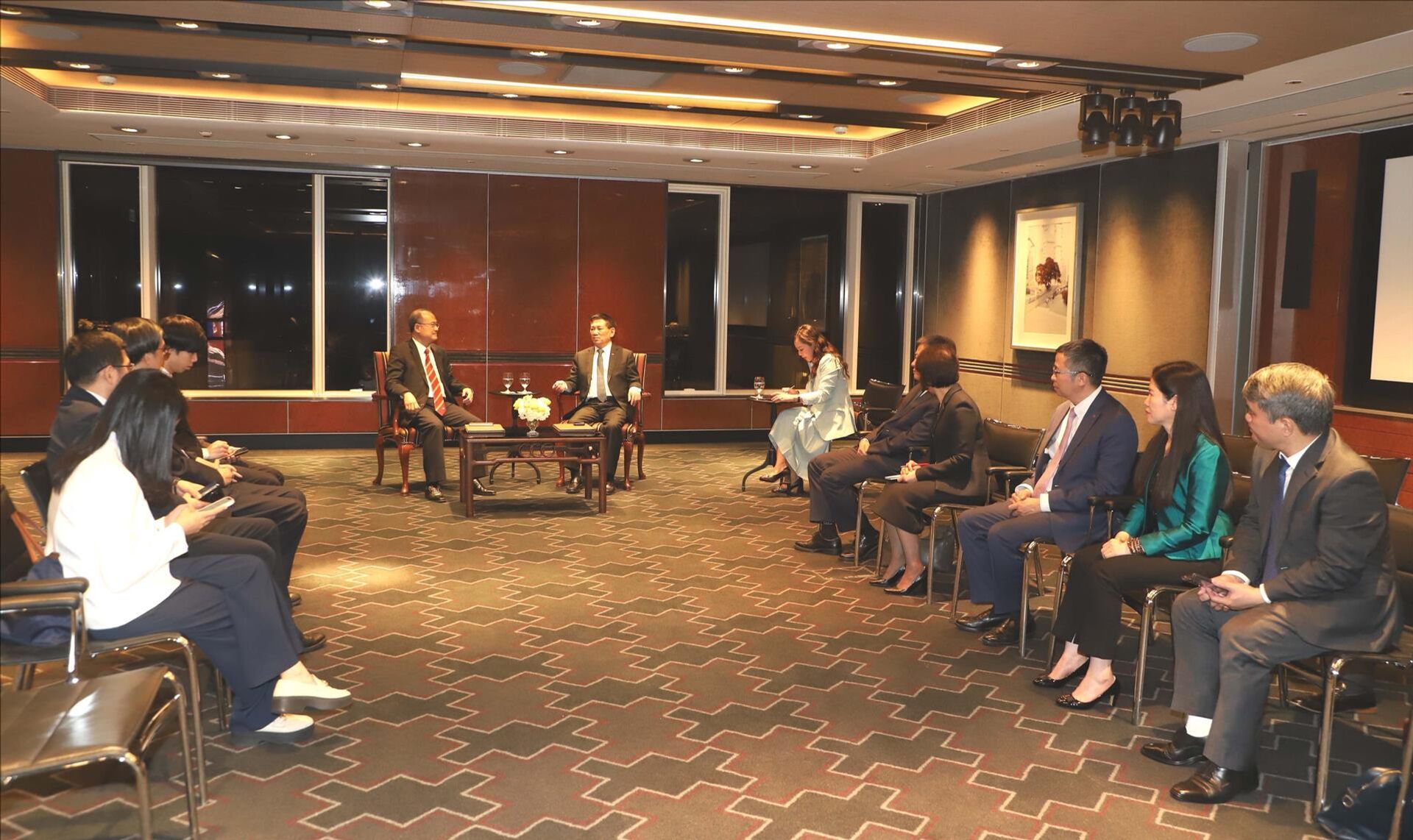 Phó Thủ tướng Hồ Đức Phớc tiếp Chủ tịch Tập đoàn Sunwah và Quỹ đầu tư Vina Capital Jonnathan Choi - Sputnik Việt Nam, 1920, 20.12.2025