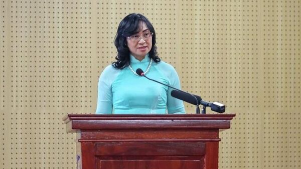 Thứ trưởng Công Thương Phan Thị Thắng trình bày báo cáo tại Hội nghị, ngày 19/12 - Sputnik Việt Nam