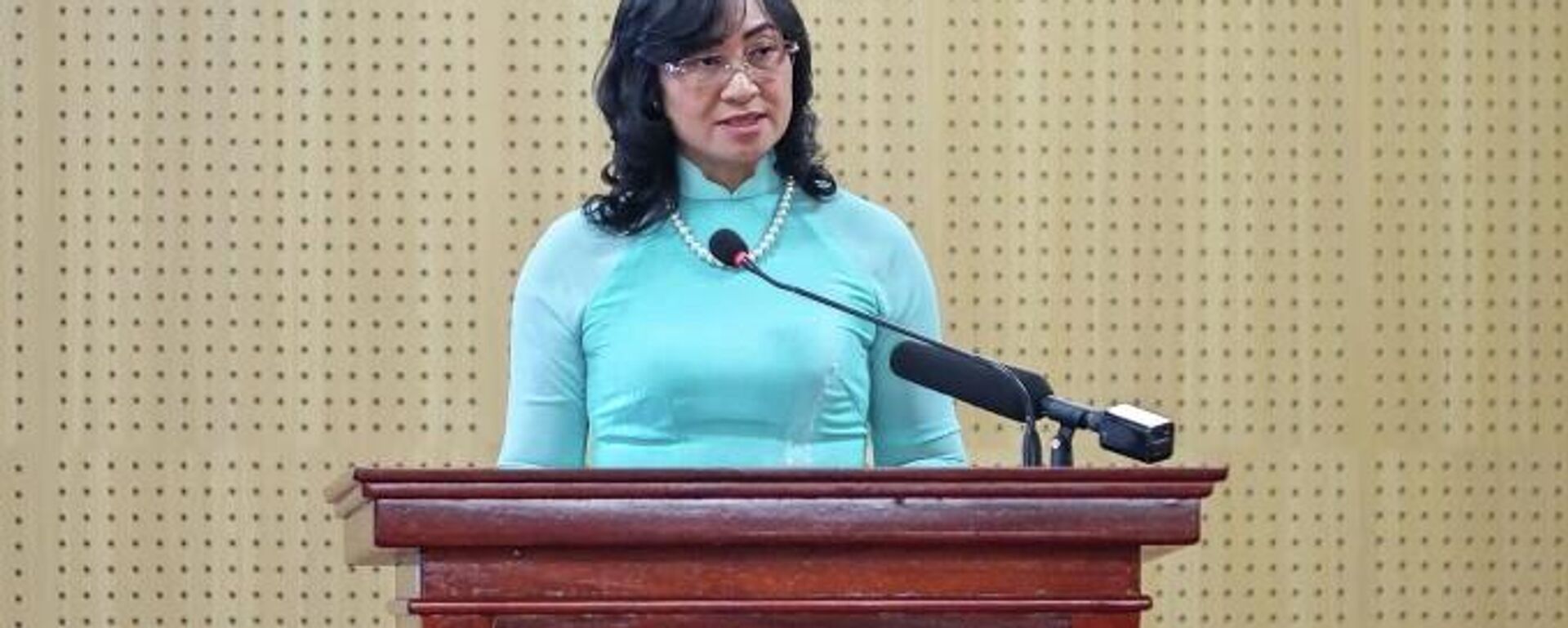 Thứ trưởng Công Thương Phan Thị Thắng trình bày báo cáo tại Hội nghị, ngày 19/12 - Sputnik Việt Nam, 1920, 20.12.2025