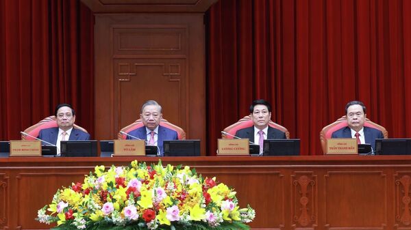 Tổng Bí thư Tô Lâm, Chủ tịch nước Lương Cường, Thủ tướng Phạm Minh Chính, Chủ tịch Quốc hội Trần Thanh Mẫn chủ trì hội nghị - Sputnik Việt Nam