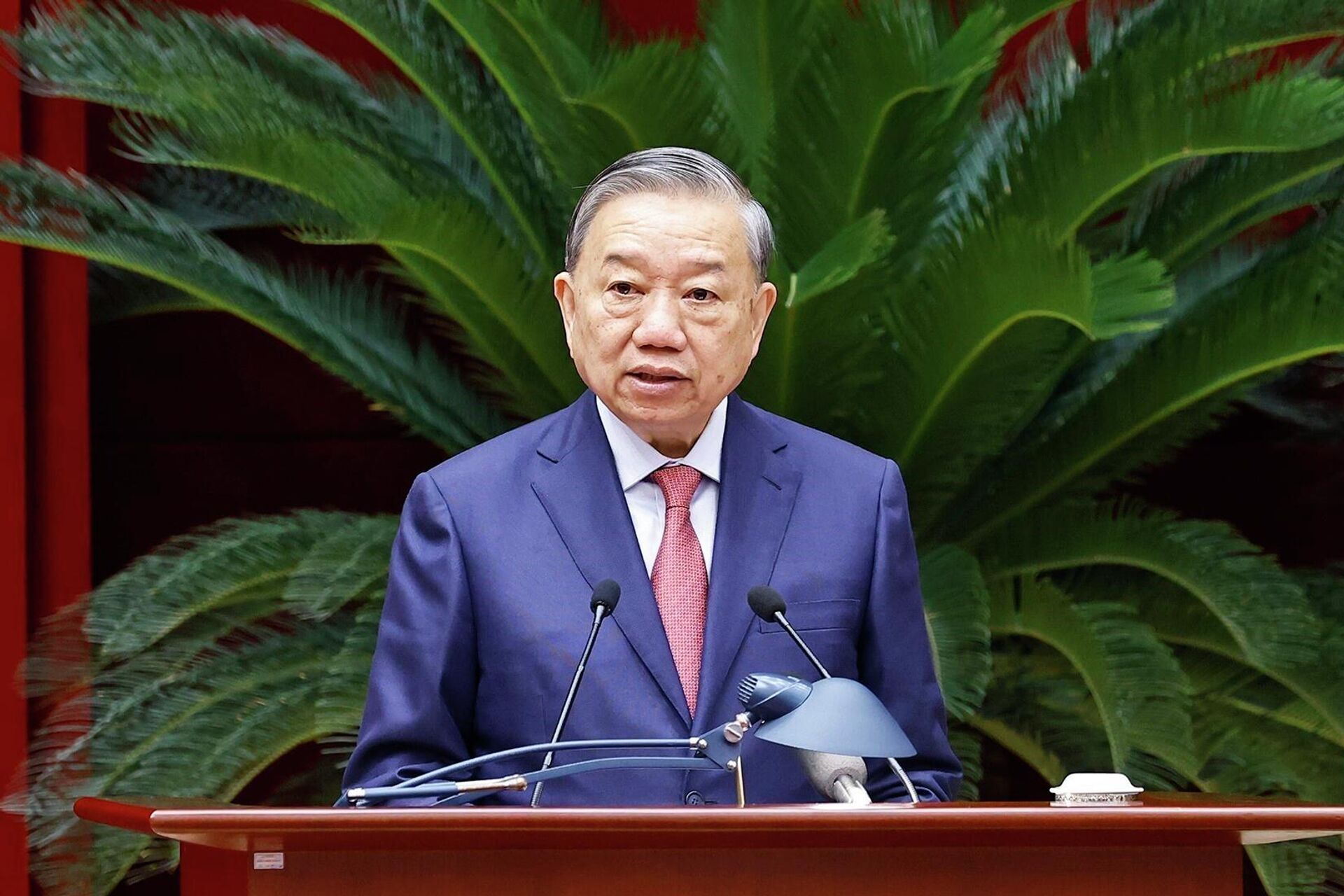 Tổng Bí thư Tô Lâm phát biểu khai mạc Hội nghị lần thứ 15 Ban Chấp hành Trung ương Đảng khóa XIII - Sputnik Việt Nam, 1920, 22.12.2025