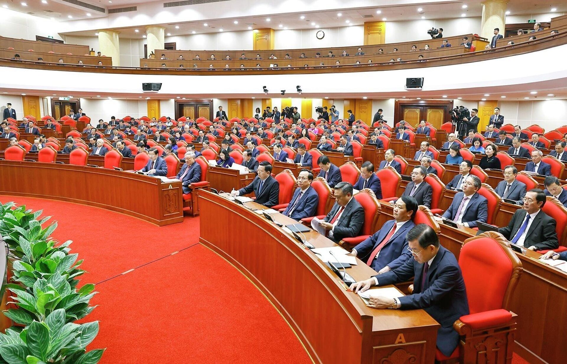 Các đại biểu dự khai mạc Hội nghị lần thứ 15 Ban Chấp hành Trung ương Đảng khóa XIII - Sputnik Việt Nam, 1920, 22.12.2025