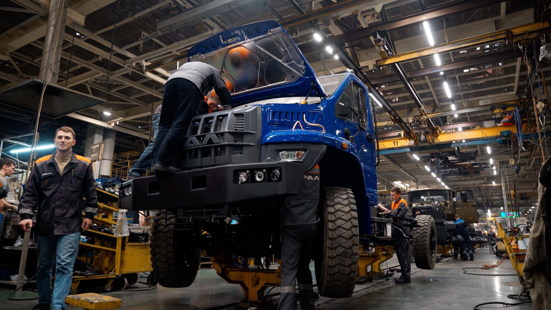 Xe tải URAL-80 trên dây chuyền lắp ráp của Nhà máy ô tô URAL - Sputnik Việt Nam, 1920, 13.01.2026