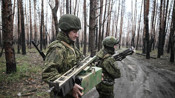 Công tác của đại đội tác chiến điện tử thuộc cụm quân Nam của Nga tại hướng Seversk trong chiến dịch quân sự đặc biệt - Sputnik Việt Nam