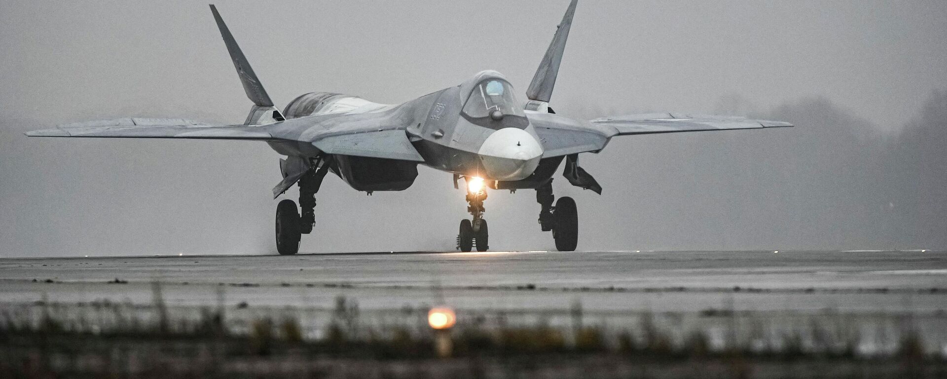 Máy bay chiến đấu Su-57 của Nga đã thực hiện chuyến bay đầu tiên với động cơ thế hệ thứ năm - Sputnik Việt Nam, 1920, 10.02.2026