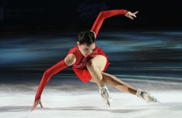 Nữ VĐV trượt băng nghệ thuật Evgenia Medvedeva biểu diễn tại Lễ hội "Yêu thích trượt băng nghệ thuật" ở Matxcơva - Sputnik Việt Nam