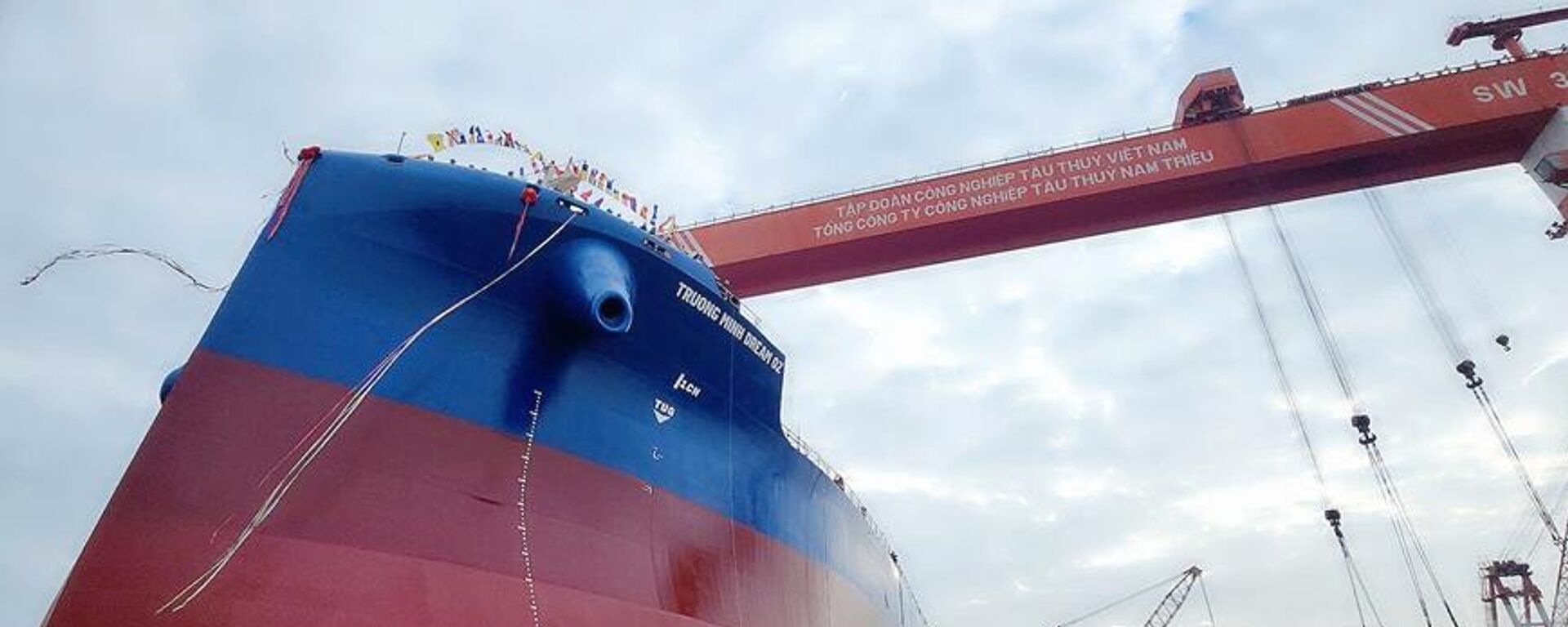 Nam Triệu hạ thủy thành công tàu hàng trọng tải 65.000DWT số 2 mang tên Trường Minh 02 cho Công ty cổ phần Công nghiệp tàu thủy Đông Bắc. - Sputnik Việt Nam, 1920, 24.12.2025