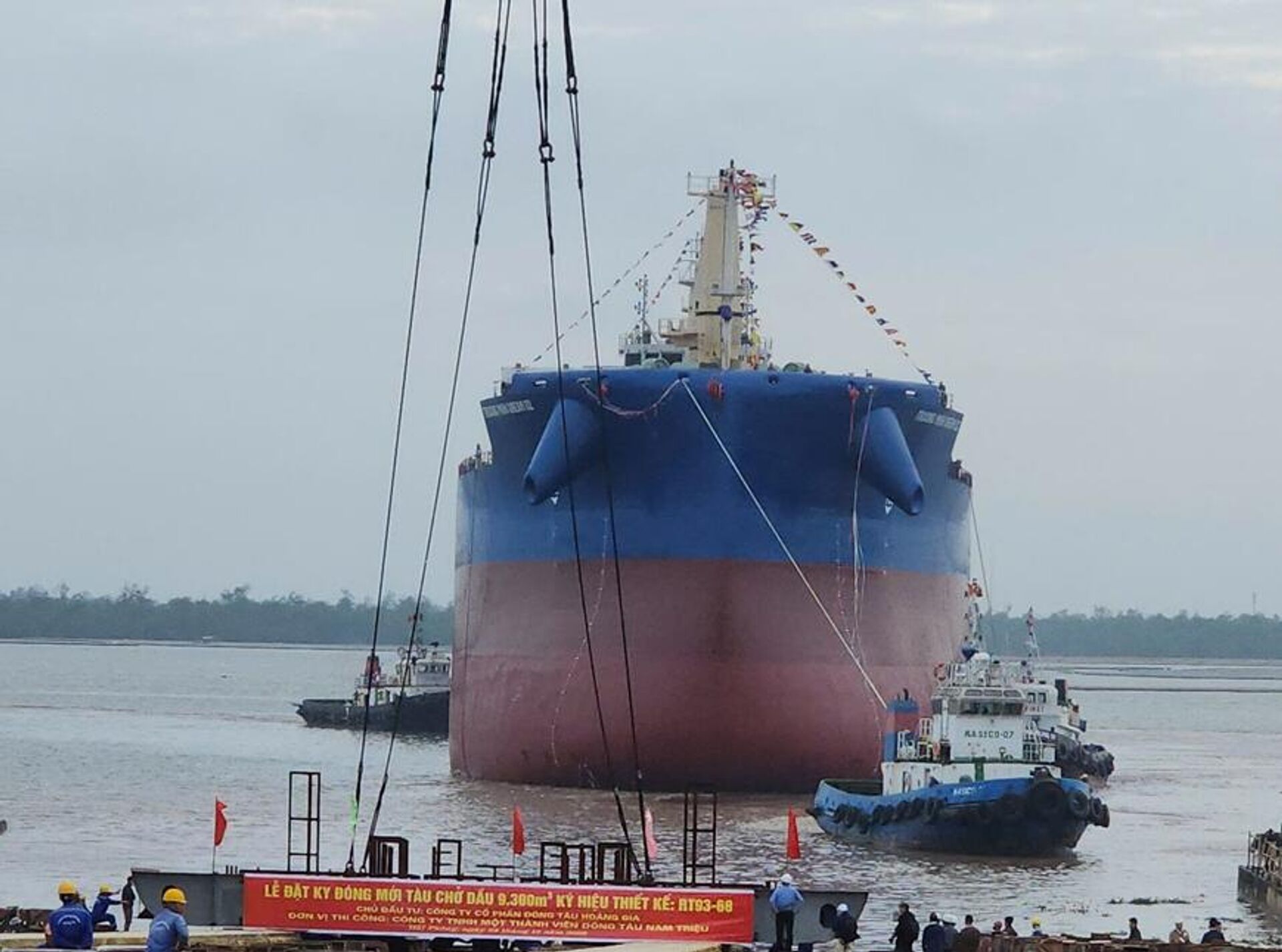 Tàu chở hàng trọng tải 65.000 DWT được hạ thủy thành công.  - Sputnik Việt Nam, 1920, 24.12.2025