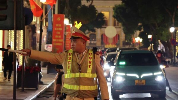 Lực lượng Cảnh sát Giao thông tổ chức điều tiết, phân luồng giao thông - Sputnik Việt Nam