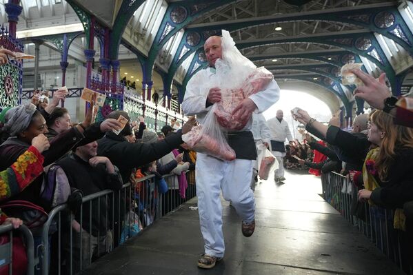 Phiên đấu giá thịt mùa lễ Giáng Sinh ở London - Sputnik Việt Nam