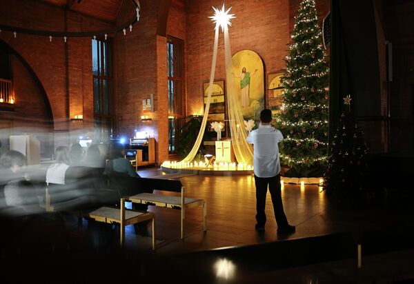 Lễ Giáng Sinh tại Nhà thờ Tin Lành Lutheran vùng Ural, Siberia và Viễn Đông ở thành phố Omsk, Liên bang Nga - Sputnik Việt Nam