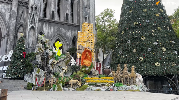 Không khí Giáng Sinh và Năm Mới tại Hà Nội rực rỡ lễ hội - Sputnik Việt Nam