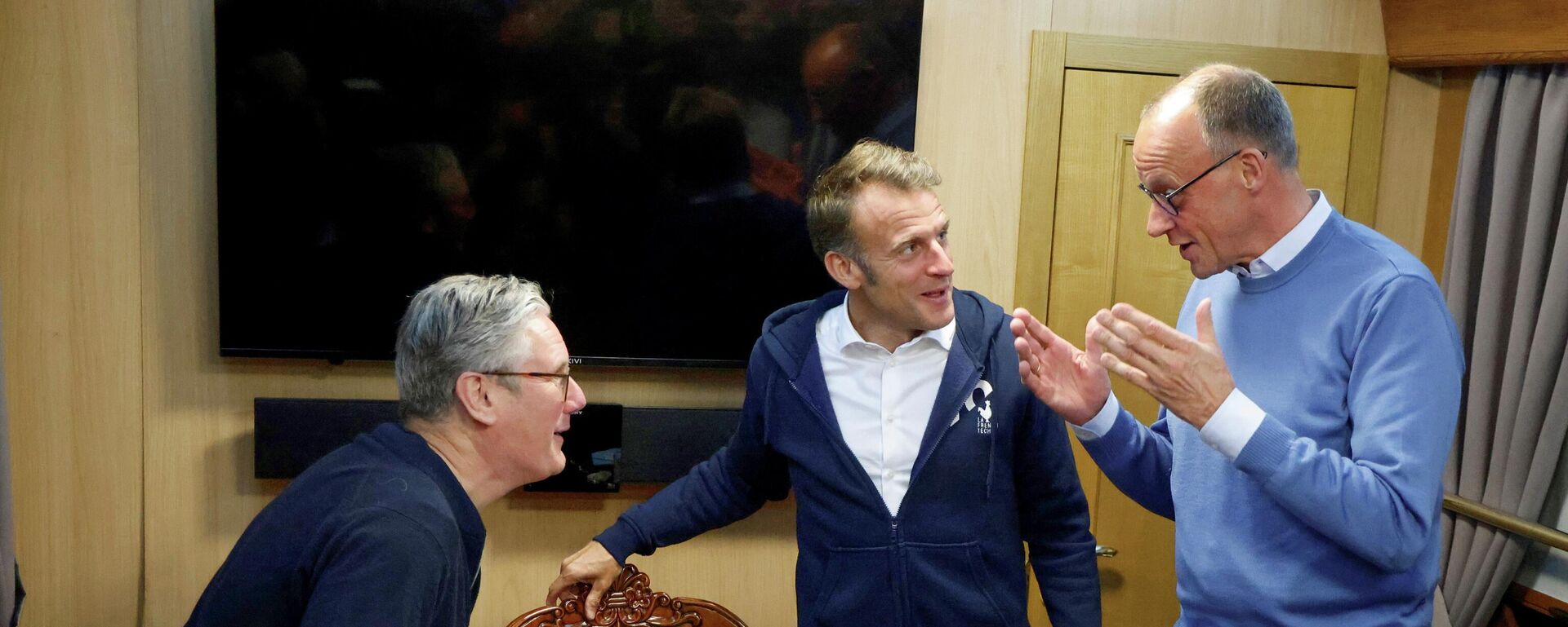 Thủ tướng Anh Keir Starmer, Tổng thống Pháp Emmanuel Macron và Thủ tướng Đức Friedrich Merz trên một chuyến tàu đến Kiev - Sputnik Việt Nam, 1920, 26.12.2025