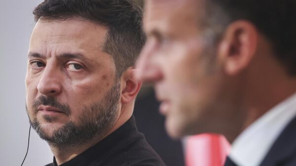 Tổng thống Volodymyr Zelensky và Tổng thống Emmanuel Macron tại Điện Élysée ở Paris, Pháp. - Sputnik Việt Nam