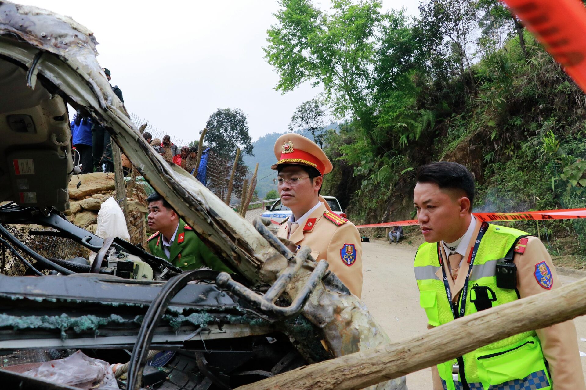 Cận cảnh hiện trường vụ lật xe khiến 9 người tử vong ở Lào Cai - Sputnik Việt Nam, 1920, 27.12.2025