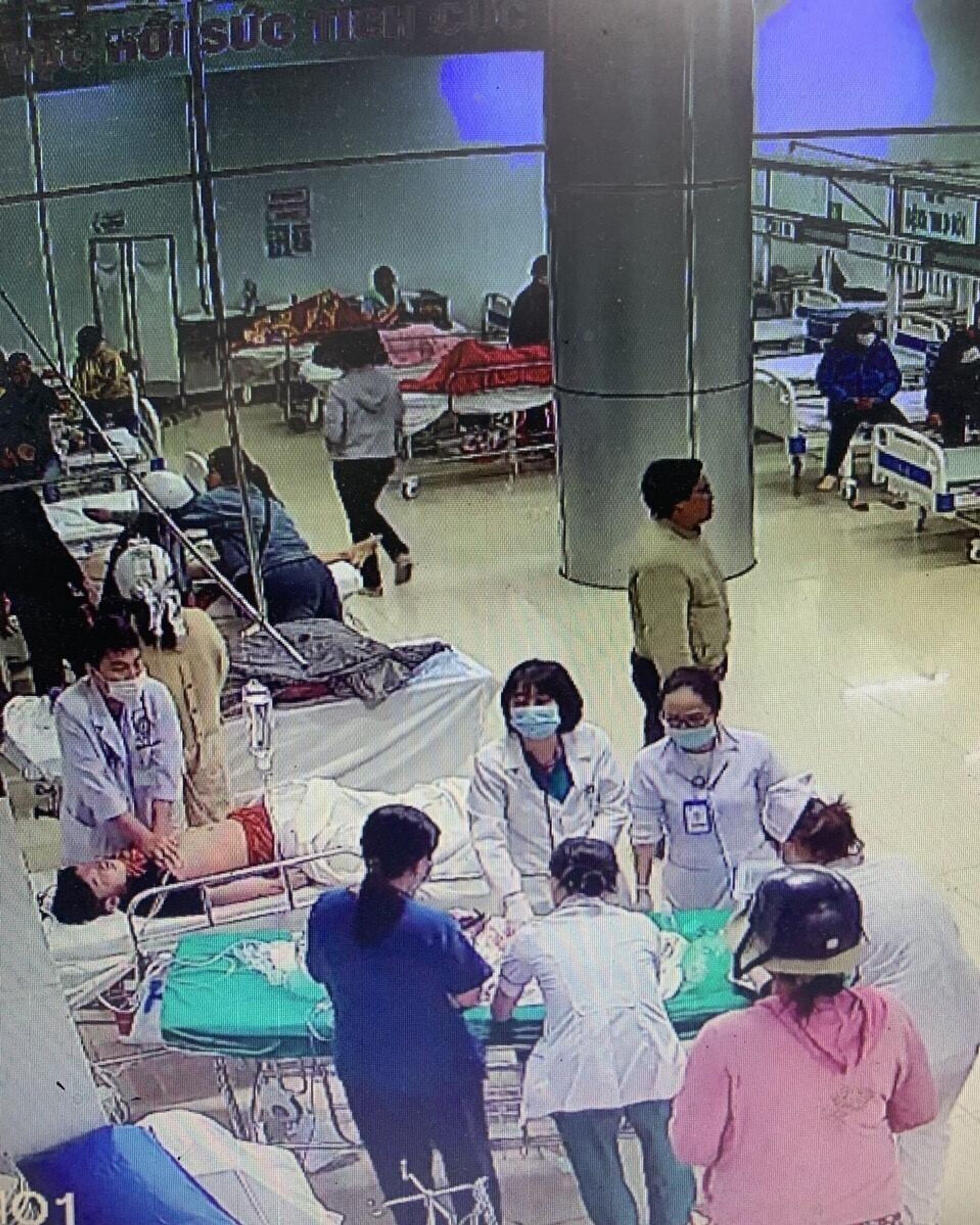 Các bác sĩ tại Bệnh viện Đa khoa vùng Tây Nguyên cấp cứu cho các nạn nhân - Sputnik Việt Nam, 1920, 27.12.2025